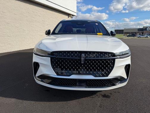 White Platinum Clearcoat Metallic 2025 Lincoln Nautilus Black Label