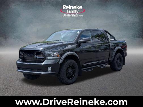 Brilliant Black Crystal Pearlcoat 2018 RAM 1500 Sport