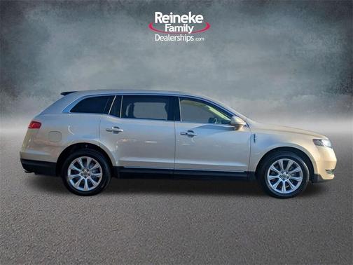 2017 Lincoln MKT Base