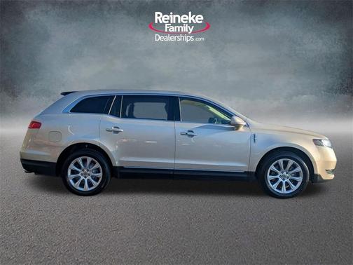 2017 Lincoln MKT Base