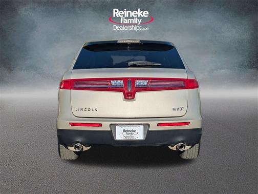 2017 Lincoln MKT Base