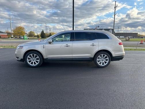 2017 Lincoln MKT Base