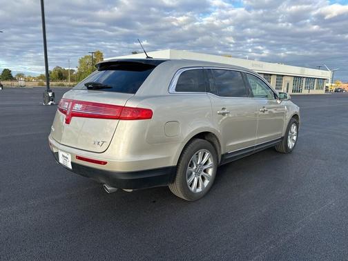 2017 Lincoln MKT Base