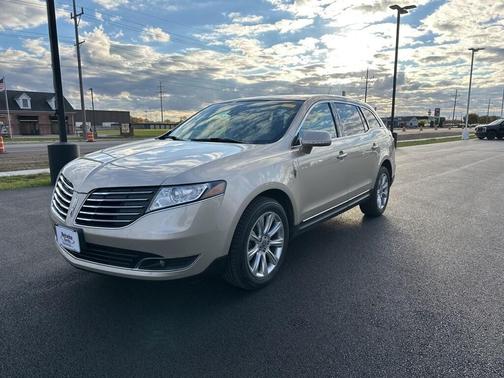 2017 Lincoln MKT Base