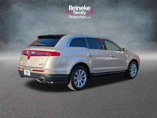 2017 Lincoln MKT Base