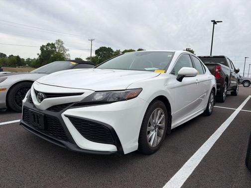 White 2024 Toyota Camry SE