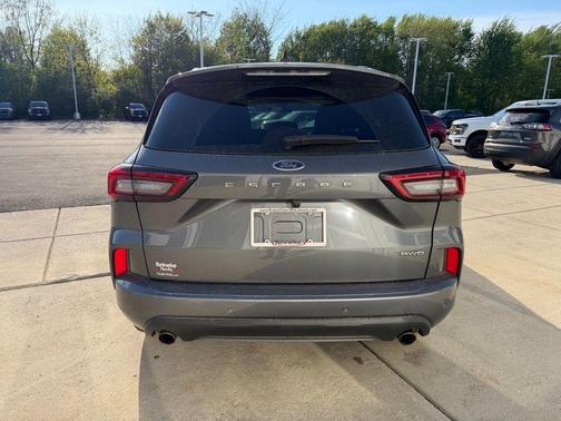 Carbonized Gray Metallic 2024 Ford Escape ST-Line