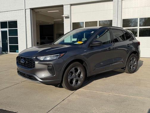 Carbonized Gray Metallic 2024 Ford Escape ST-Line