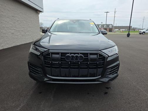 Mythos Black Metallic 2024 Audi Q7 55 Premium Plus