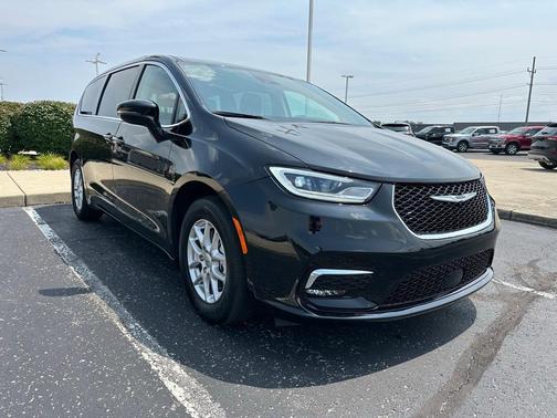 2024 Chrysler Pacifica Touring-L