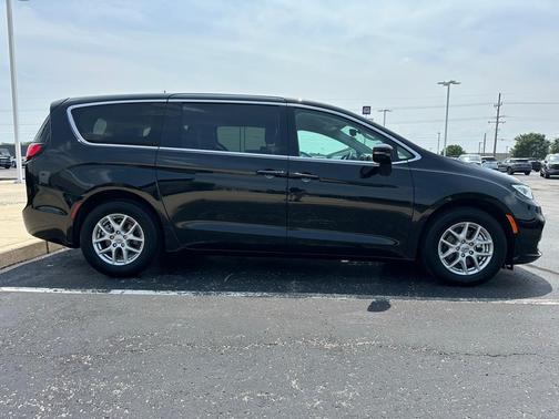 2024 Chrysler Pacifica Touring-L
