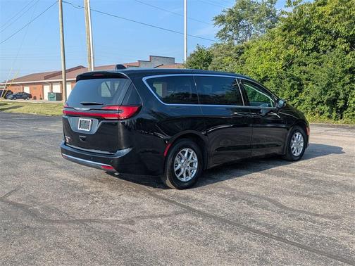 2024 Chrysler Pacifica Touring-L