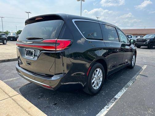 2024 Chrysler Pacifica Touring-L