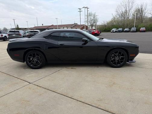 Pitch Black Clearcoat 2023 Dodge Challenger R/T