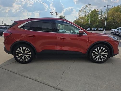2020 Ford Escape Titanium Hybrid
