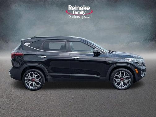 Cherry Black 2023 Kia Seltos SX
