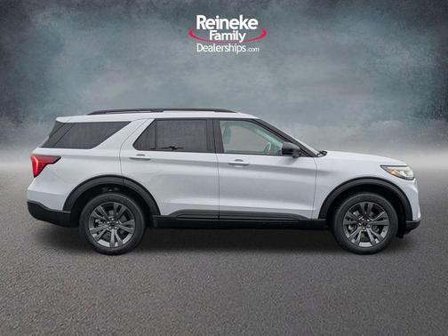 Space White Metallic 2026 Ford Explorer Active