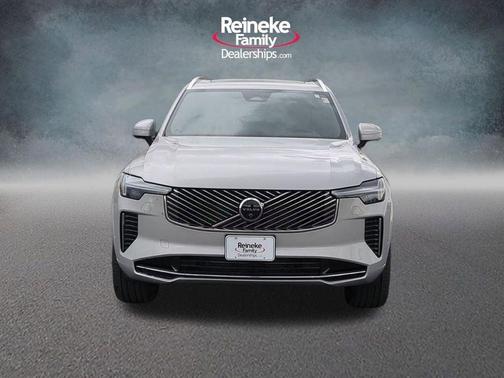 2025 Volvo XC90 B5 Plus