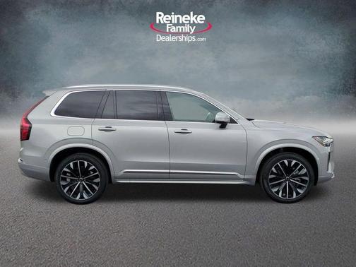 2025 Volvo XC90 B5 Plus