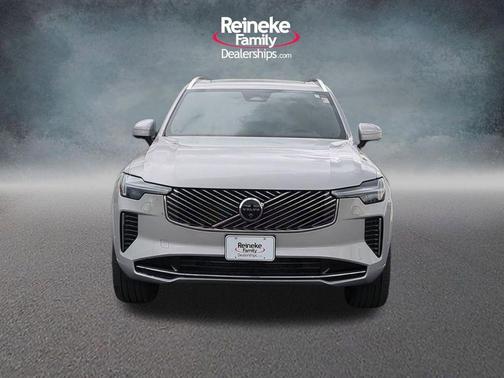 2025 Volvo XC90 B5 Plus