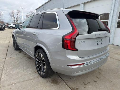 2025 Volvo XC90 B5 Plus