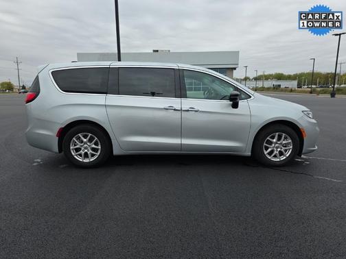 2024 Chrysler Pacifica Touring-L