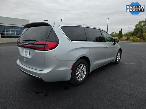 2024 Chrysler Pacifica Touring-L
