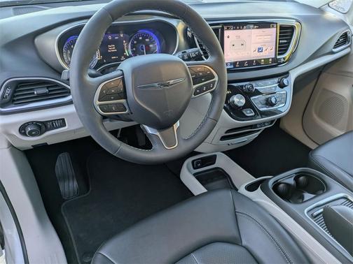 2024 Chrysler Pacifica Touring-L