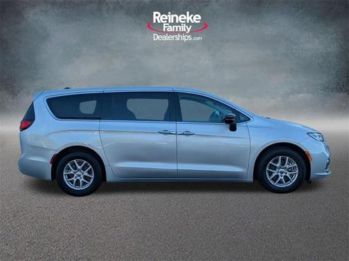 2024 Chrysler Pacifica Touring-L