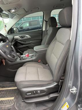 Satin Steel Metallic 2021 Chevrolet Traverse LT Cloth