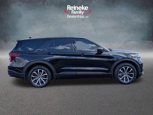 Agate Black Metallic 2022 Ford Explorer ST-Line