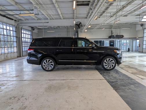 2022 Lincoln Navigator L Reserve