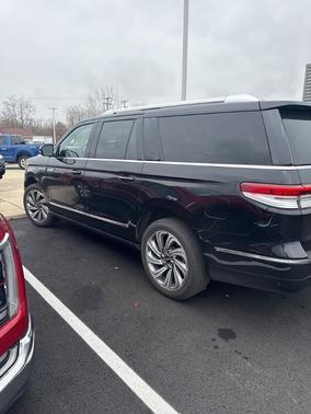 2022 Lincoln Navigator L Reserve