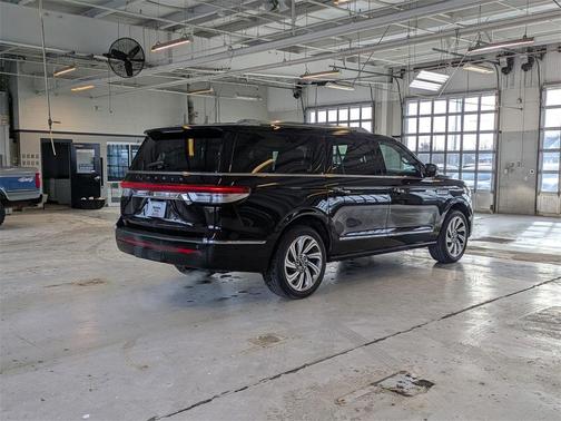 2022 Lincoln Navigator L Reserve