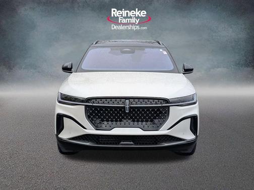 White Platinum Clearcoat Metallic 2025 Lincoln Nautilus Reserve