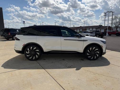 2025 Lincoln Nautilus Reserve