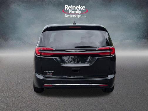 Brilliant Black Crystal Pearlcoat 2023 Chrysler Pacifica Touring-L