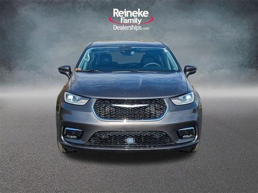 2023 Chrysler Pacifica Touring-L