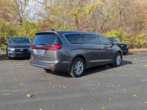 2023 Chrysler Pacifica Touring-L