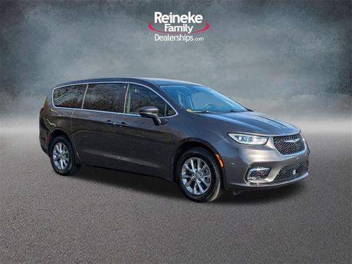 2023 Chrysler Pacifica Touring-L