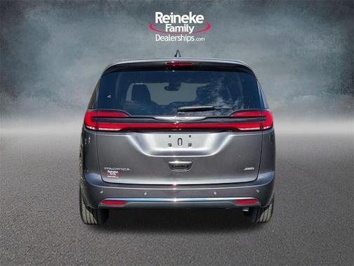 2023 Chrysler Pacifica Touring-L