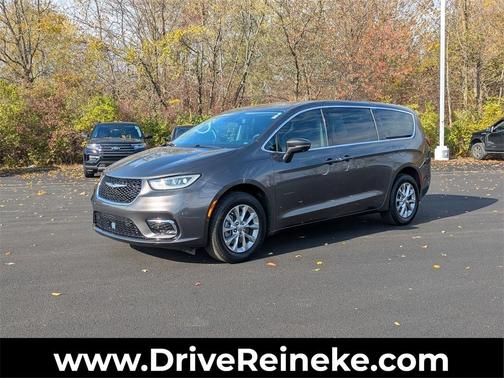 2023 Chrysler Pacifica Touring-L