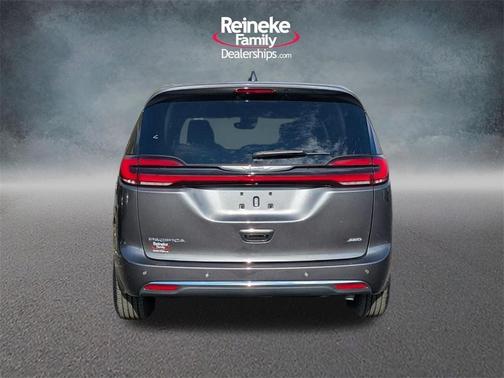 2023 Chrysler Pacifica Touring-L