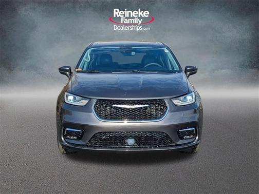 2023 Chrysler Pacifica Touring-L