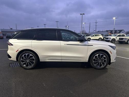 2024 Lincoln Nautilus Reserve