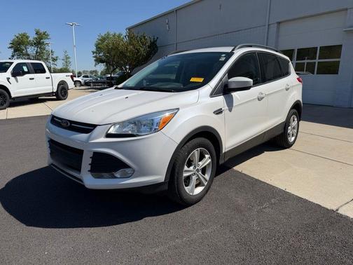 White Platinum 2014 Ford Escape SE