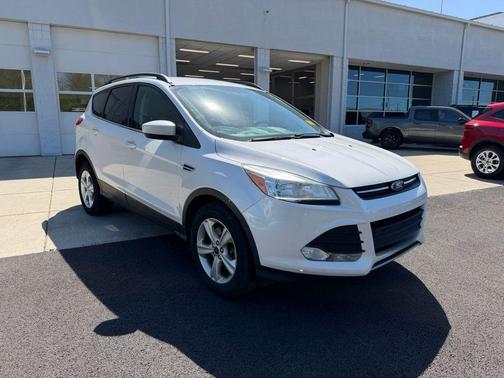 White Platinum 2014 Ford Escape SE