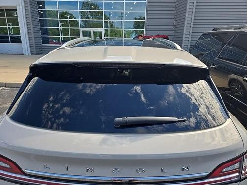 2019 Lincoln Nautilus Select