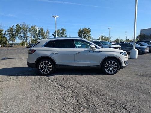 2019 Lincoln Nautilus Select