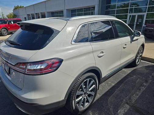 2019 Lincoln Nautilus Select